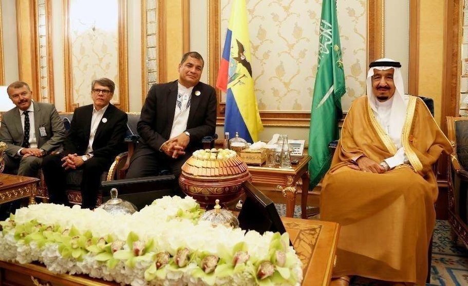Rafael Correa, presidente de Ecuador, junto al Rey de Arabia Saudita, Salmán Bin Abdulaziz. (Presidencia del Ecuador)