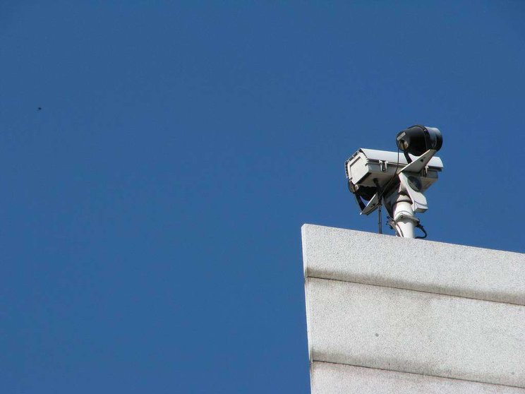 Una cámara de vigilancia. (José María Mateos, Flickr)