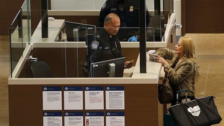 Control de pasaportes en un aeropuerto de EEUU.