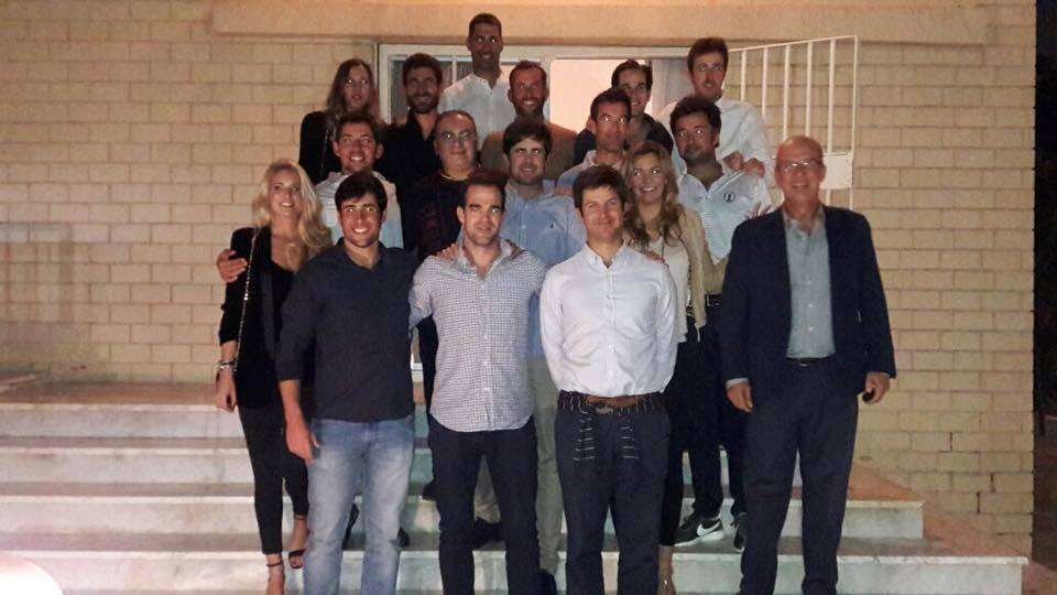 El embajador de España en Abu Dhabi, el chef Mariano Andrés Puerta y el equipo de golf español.