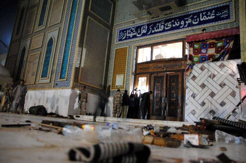 El templo de Lal Shahbaz Qalandar, en Sehwan, tras el atentado. (Twitter)