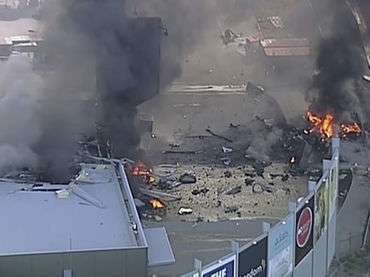 Imagen del centro comercial tras el impacto de la avioneta. 