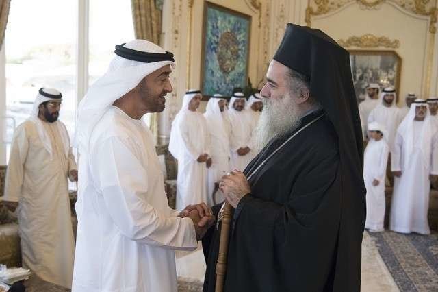 Mohammed bin Zayed, príncipe heredero de Abu Dhabi recibe arzobispo Theodosios Atallah Hanna de Sebastia, en Abu Dhabi.