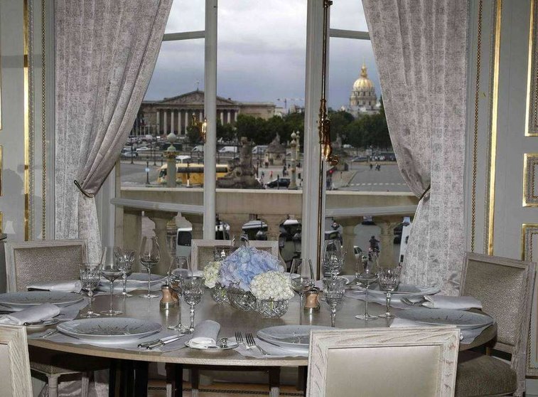 Impresionantes vistas desde uno de los salones del Hotel Crillon de Paris.
