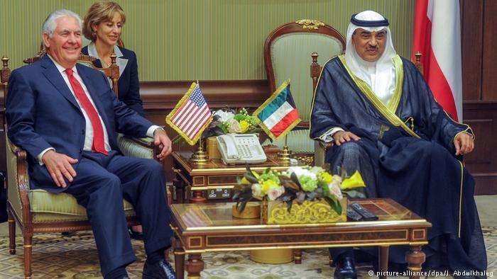 Tillerson con el emir de Kuwait este martes.