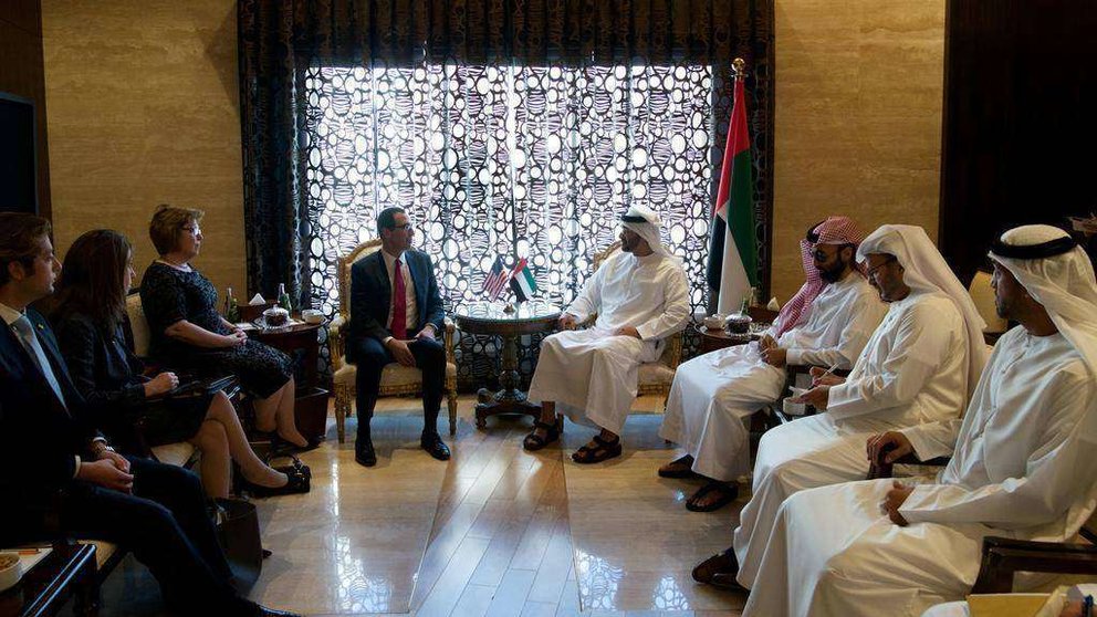 Un momento del encuentro en el palacio de Abu Dhabi. (WAM)