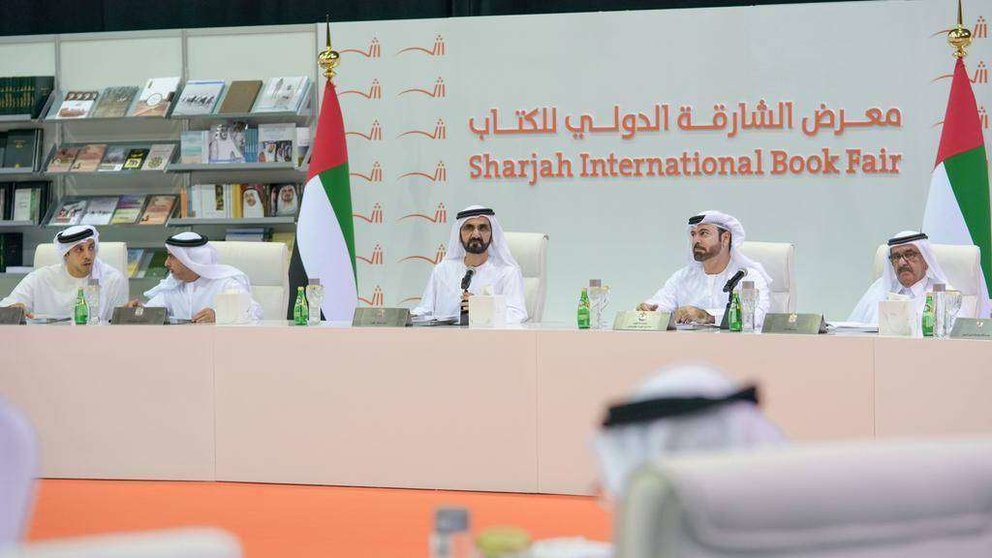 El Gabinete de Emiratos Árabes Unidos celebró una sesión extraordinaria en la Feria Internacional del Libro de Sharjah. (Wam)