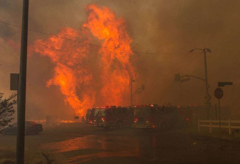 Uno de los incendios declarados esta semana en Los Ángeles (Tod Sudmeier, LA County Fire)