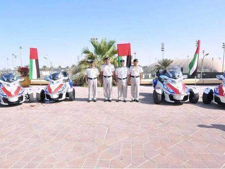 Presentación de las nuevas motocicletas ambulancia de la Policía de Abu Dhabi.