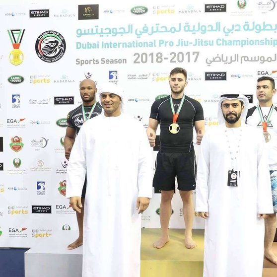Ganadores de la categoría 94 kilos en el Campeonato de Jiu Jitsu de Dubai.