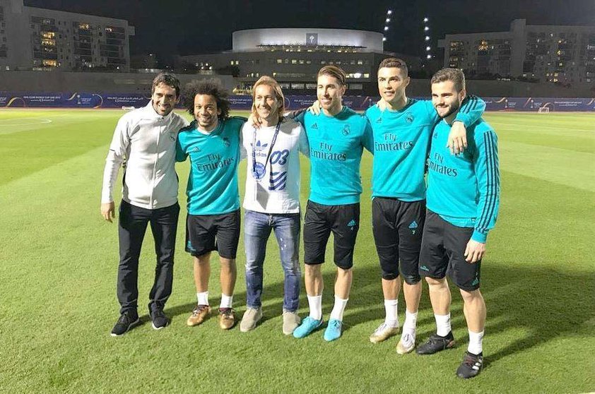 De izquierda a derecha, Raúl, Marcelo, Míchel Salgado, Sergio Ramos, Cristiano Ronaldo y Nacho, esta noche en el entrenamiento del Real Madrid en el campo de la Universidad de Nueva York de Abu Dhabi. (@realmadrid)