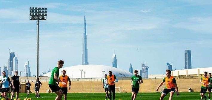 El equipo escocés Celtic entrenando en Dubai.