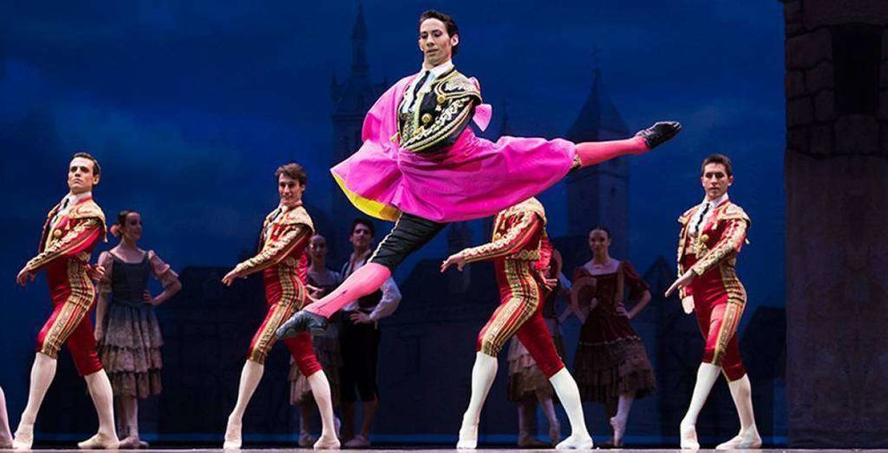 Escena de 'Don Quijote', ballet interpretado por la Compañía Nacional de Danza de España.