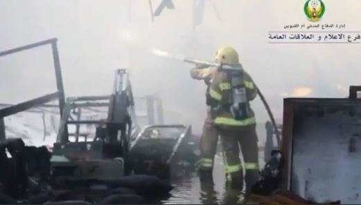 Un bombero de Defensa Civil en EAU.
