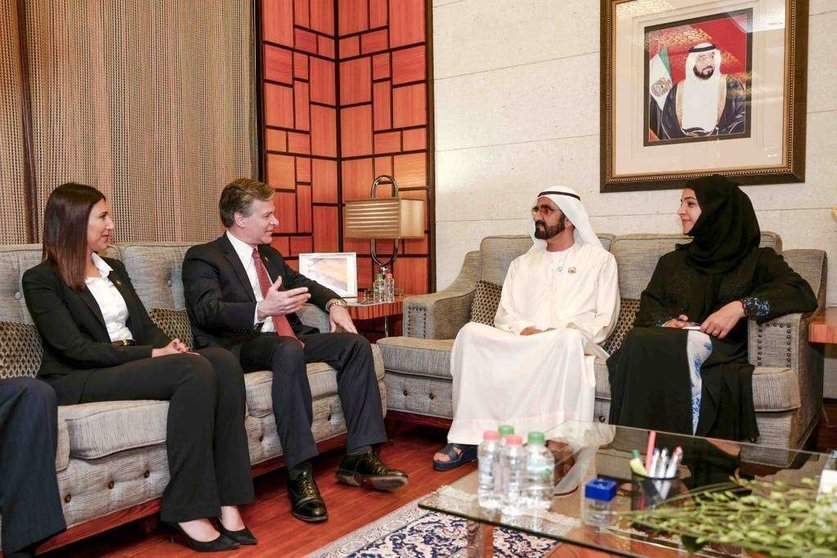 Su Alteza el jeque Mohammed bin Rashid Al Maktoum recibió este miércoles al director del FBI, Christopher A. Wray. (WAM)