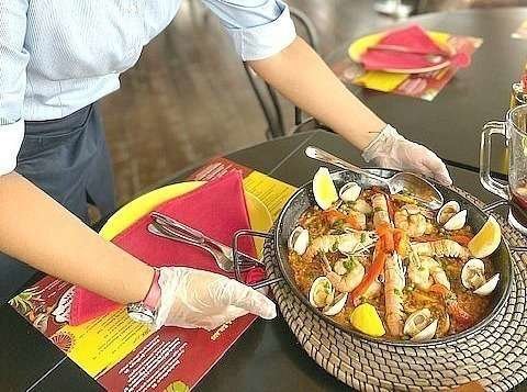 Exquisita paella servida en el Casa de Tapas de Dubai. (EL CORREO)