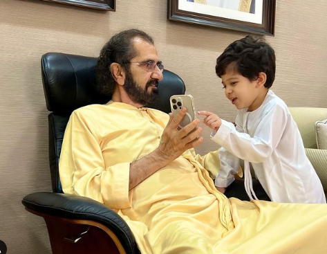 Sheikh Mohammed con su nieto @latifamrm1