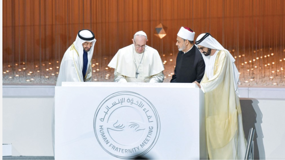 El Papa Francisco junto a los gobernantes de EAU durante su visita a Abu Dhabi 2019. (WAM)