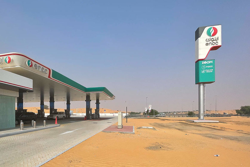 Gasolinera en el desierto emiratí. (EL CORREO)