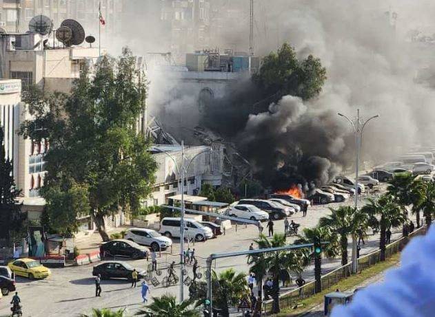 Un momento del ataque en Consulado iraní en Damasco. (X)