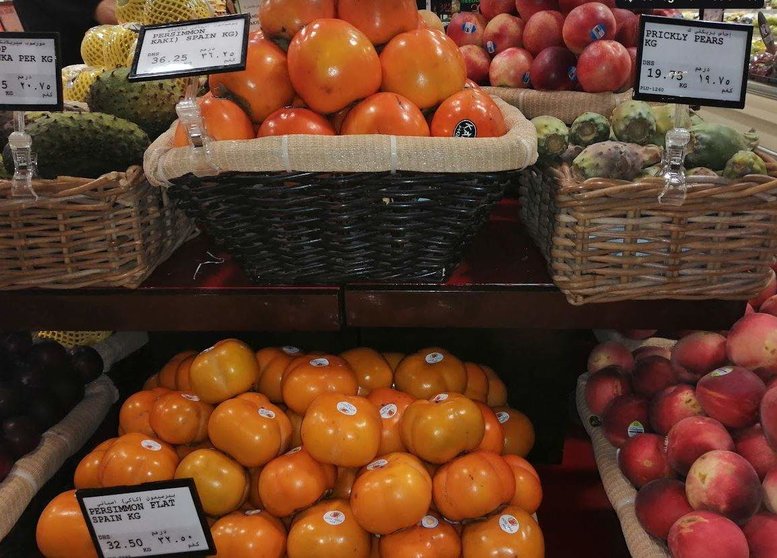 Surtido de frutas en un supermercado de EAU. (EL CORREO)