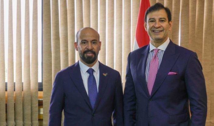 A la izquierda el embajador de Emiratos junto al presidente del Congreso y del Senado de Paraguay. (WAM)