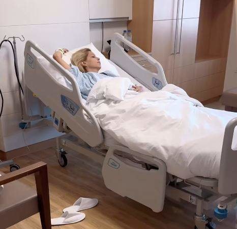 Una captura de pantalla del vídeo difundido por la actriz durante su estancia en el hospital emiratí.