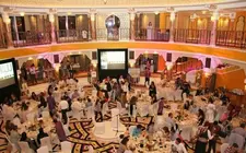 Vista panor&aacute;mica de un sal&oacute;n durante un iftar. (EL CORREO)