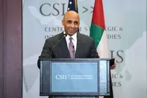 El embajador de Emiratos en EEUU, Yousef Al Otaiba, durante una conferencia de prensa en Whasington. (CSIS)
