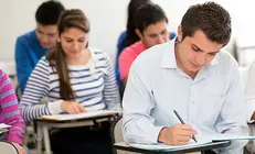 J&oacute;venes espa&ntilde;oles. (Fuente externa)