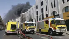 Defensa civil de Dubai en la actuaci&oacute;n de un incendio. (Defensa Civil)