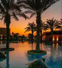 Una imagen de un hotel en la playa de la isla de Saadiyat en Abu Dhabi. (Twitter)