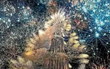 El Burj Khalifa, envuelto en fuegos artificiales durante las celebraciones de Año Nuevo 2024. (Fuente externa)