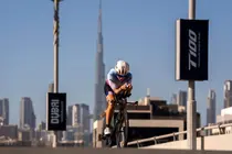 Un triatleta en una prueba en Dubai. (WAM)