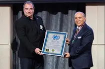 A la izquierda en la imagen, David Ventura. (Cedida)