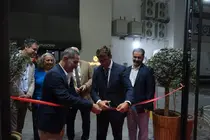 Raúl Simón junto a Emilio Pin Godos cortando la cinta inaugural. (Cedida)