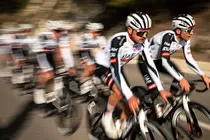 El equipo emiratí de cilismo durante su entrenamiento en España. (X)