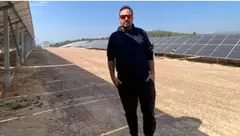Curro Nicolau en las instalaciones de la planta solar que Go Energy construye en Jeddah, Arabia Saudí. (Go Energy)