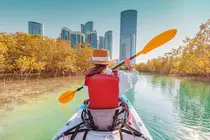 Paseo por los manglares de Abu Dhabi. (WAM)