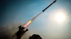 Un misil durante un ejercicio militar en aguas frente a la costa sur de Ir&aacute;n. (Fuente externa)