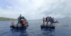 Equipos de rescate en Bali buscan el barco naufragado. (X)