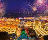 Fuegos artificiales en el Global Village. (X)