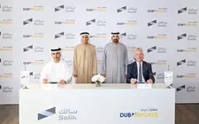 Un momento de la firma del acuerdo entre Salik y Aeropuertos de Dubai. (X)