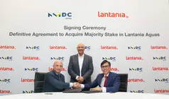 Un momento de la firma del acuerdo entre Lantania y NMDC. (WAM)