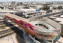El nuevo puente peatonal en Al Quoz. (X)
