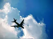 Un avi&oacute;n tras el despegue. (EL CORREO)