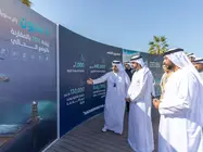 El pr&iacute;ncipe heredero de Dubai ante la maqueta del proyecto en Umm Suqueim. (Dubai Media Office)