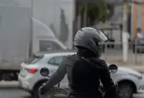 Una iran&iacute; en moto. (X)