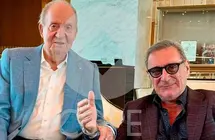 Juan Carlos I, junto al periodista Carlos Herrera en Abu Dabi. (Cope).