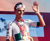 Isaac Del Toro tras ganar el UAE Tour. (X)